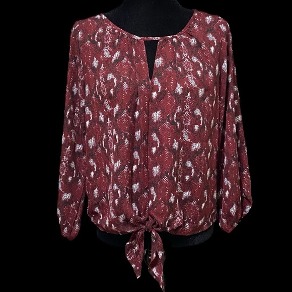 West Kei Snake Print Burgundy Tie Front Blouse NWOT Small - Picture 4 of 11